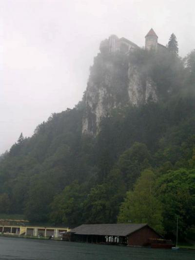 東欧＆伊(7)雨と霧のブレッド湖