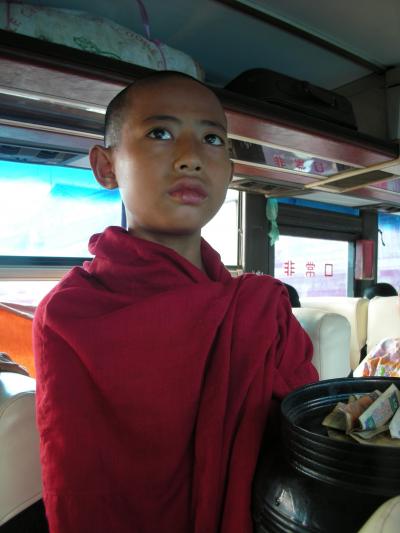 ヤンゴンからチャイティーヨー