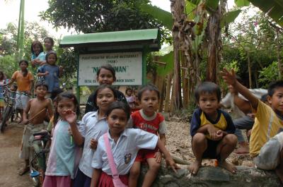 スラムで会った人々　　バリ島　　ロンボク島