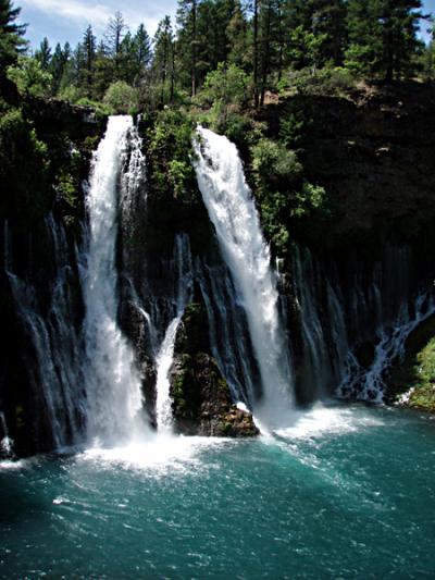 北加８８０マイル２日間の旅(０７年)５−BURNEY滝とシャスタの湧き水