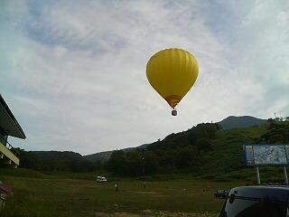 ニセコ☆ワンコを連れのんびり、熱気球の旅
