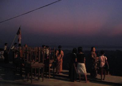 ミャンマー途中下車～東部 3 満月のモウラミャイン散策