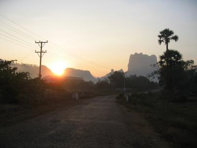 ミャンマー途中下車～東部 7 カレン 州パアン Zwegabin山へ