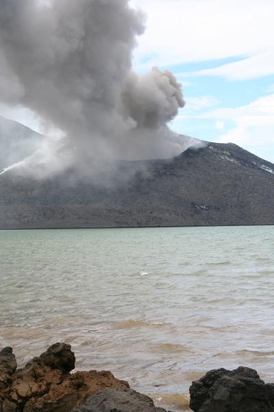 パプアニューギニアの旅?おじいちゃんを想う戦跡めぐりと間近に見る火山