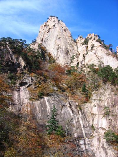 2005秋、韓国紀行14(8/17)：11月3日(5)：雪岳山、紅葉狩り、中国の山水画を思わせる光景