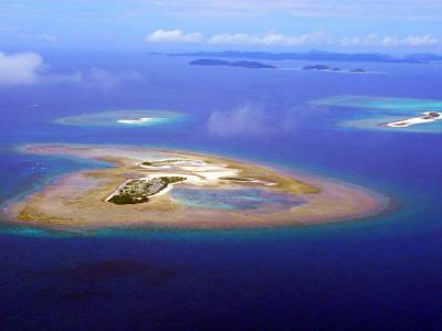 ３．ＡＮＡ４７４便 ４Ａ 那覇から鹿児島までの空の旅　エメラルドグリーンの珊瑚礁の海と、いつか行って見たい吐喝喇（とから）列島の島が見えました