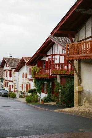 フランスバスク　赤い村々を巡る −Sare et Itxassou−