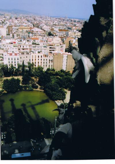 バルセロナでガウディ建築をめぐる