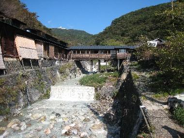 那須湯元で温泉三昧　鹿の湯　＋　滝の湯