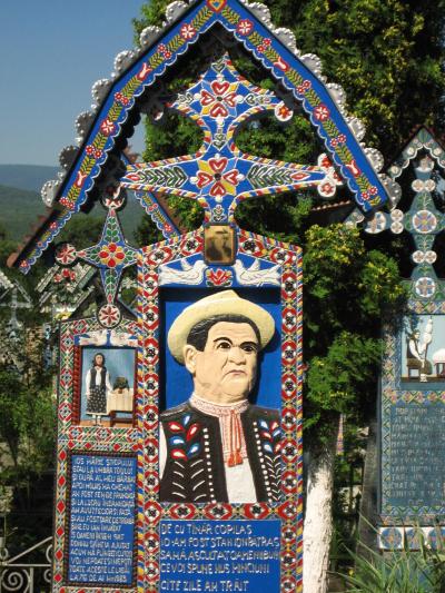 2007年ルーマニア旅行第10日目(2)サプンツァ：きりがないです、陽気な墓@
