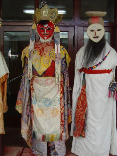 パンコル・チョエデとコワいお面たち　チベット旅行記１０