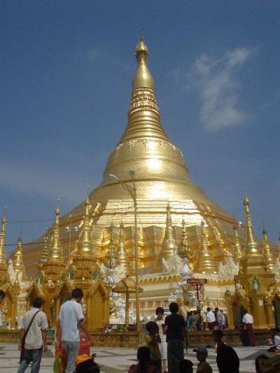 ミャンマー　(ヤンゴン編)　敬虔な仏教徒の住む国?