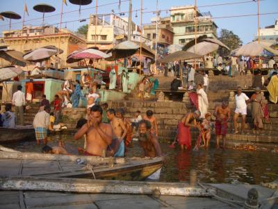 （２）インドへと、 母娘旅！　　（寝台列車　バラナシ・ガンジス川）