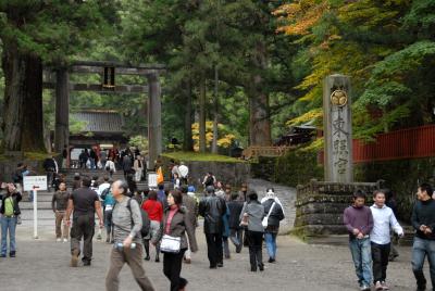 紅葉の東照宮を行く