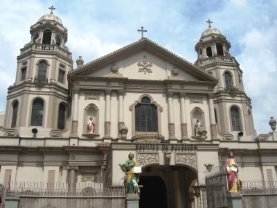 2007秋、フィリピン旅行記1(20/23)：11月1日(4)：マニラ、キアポ・マーケット、キアポ教会、カラフルな聖人像
