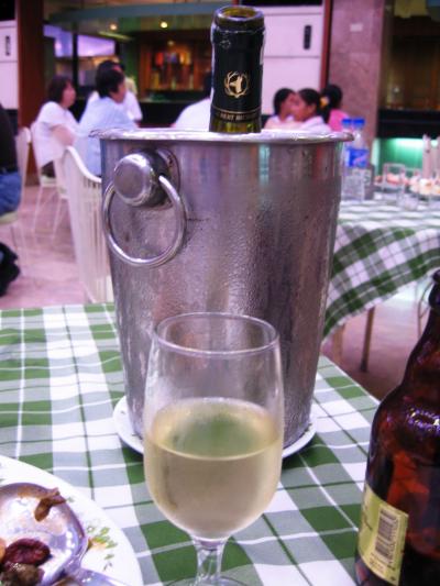2007秋、フィリピン旅行記1(22/23)：11月1日(6)：マニラ、中国人墓地、シーフード･マーケット、白ワインの晩酌