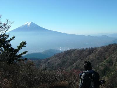 三ツ峠から富士山を眺めてきました。