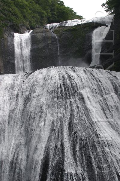 「袋田の滝」、日本三名瀑でマイナスイオン。
