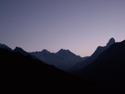 エヴェレスト街道トレッキング?　ヒマラヤの夜明け