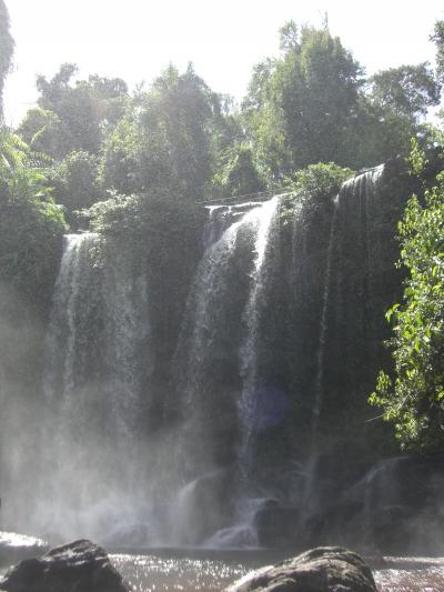 カンボジア　シェムリアップの旅-4　滝で水浴びプノンクーレン