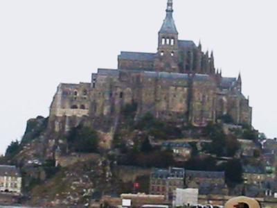 フランスのパリーとモンサンミシェル