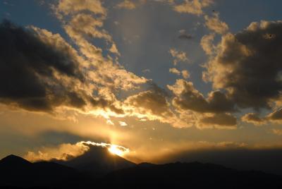 高尾山頂　2007年最後の夕日を見る