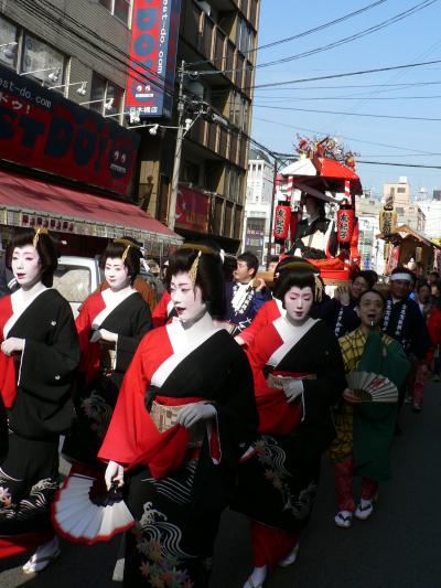 日本の旅　関西を歩く　大阪、今宮戎神社の「宝恵駕（ほえかご）行列」