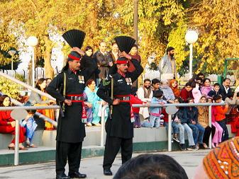 Pakistan  Cさんのラホール(2)　ワガー（国境の兵隊交代式）