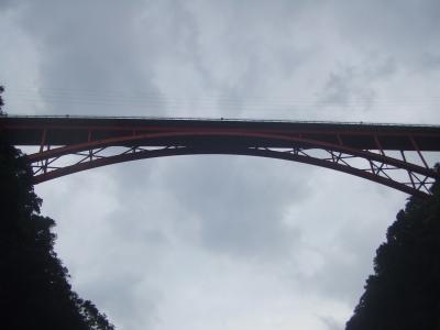 月に３５日雨の降る島