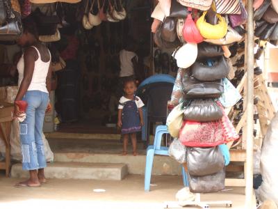 シエラレオネへの道途絶えガーナへ、、、。