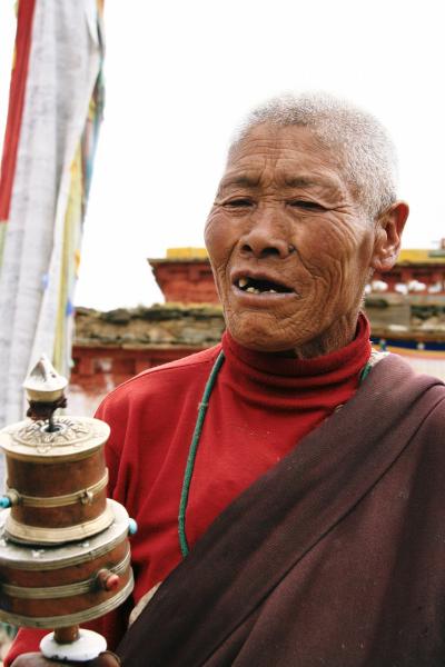 チベット・カム東部　大草原に広がる小さな町―理塘を歩けば―