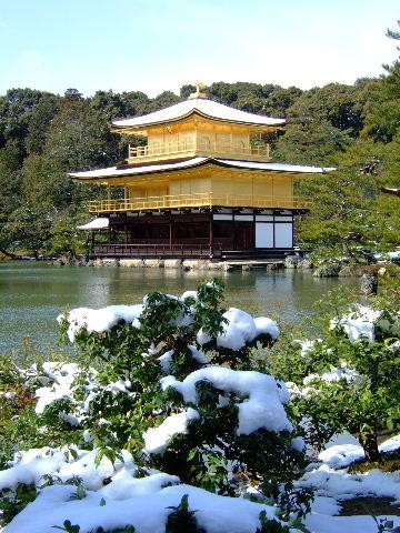 そうだ　雪化粧の金閣寺、行こう。