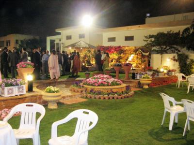 Pakistan 春の宵のガーデン・レセプション（Garden Reception) ～ミツバチばあやの冒険～