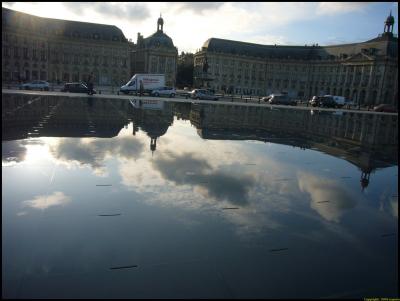 ■Miroir d&#39;eau（ボルドー）