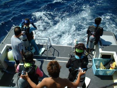 沖縄の海に潜ろう！！