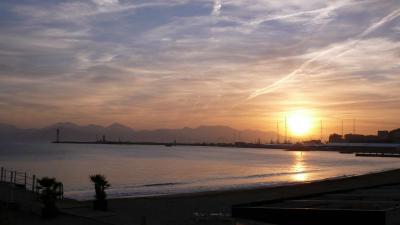 コート・ダジュール早歩き?：　夕暮れのカンヌ (Cannes)