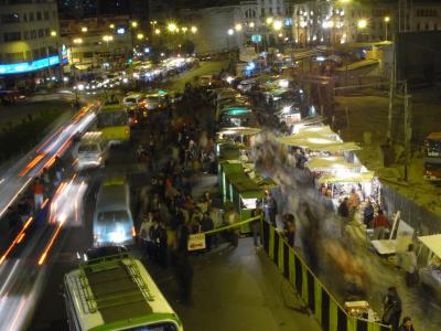 喧騒の街とDEATH ROAD