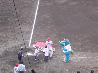 市民球場　LAST YEAR　「絶体勝つぞ！　CARP」