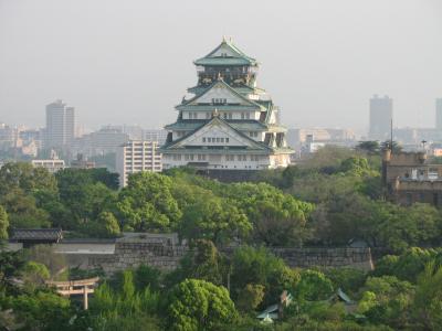 ホテルから眺められる早朝の大阪城