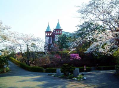 桜の中に浮かぶ博物館「明治村」