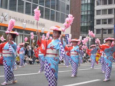 博多の街は祭り「どんたく」で大賑わい