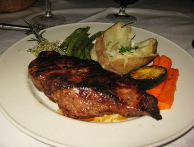 2008春、カナダ旅行記(14/27)：4月25日(12)：ナイアガラ・フォールズ、ニューヨーク・ステーキの夕食