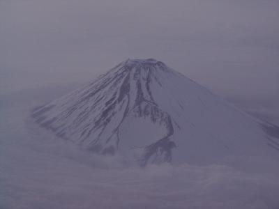 イースター島への道　　～　純白富士山と空に浮かぶハートのサンゴ礁　～