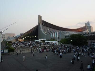 フク丸、お風呂に泣かされる？（フク丸の坂井泉水さん一周忌ライブツーリング初日）