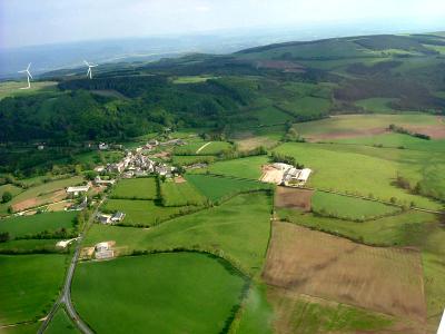 世界一高い斜張橋、ミヨーの大橋へ小型飛行機で飛ぶ。（その三）帰路の景色。