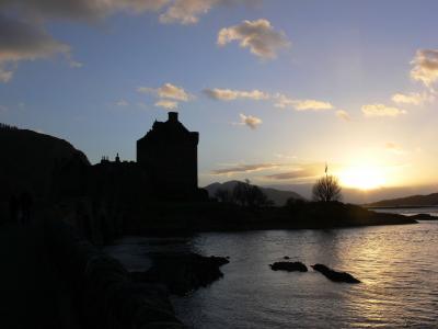 スコットランドを巡る冒険　2日目　?夕焼けのアイリーン・ドナン城（Eilean Donan Castle）～「ＮＡＮＡ２」のロケ地だって～