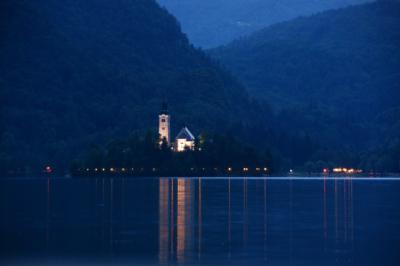 夜はさらに美しいブレッド湖
