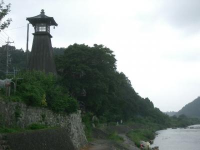 「川湊灯台」に美濃の繁栄をしのぶ