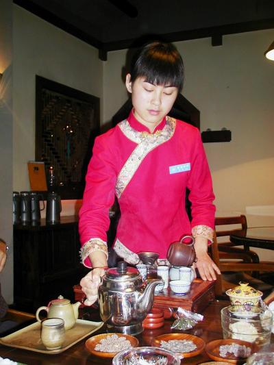 2004秋、中国旅行記5(16)：11月1日(7)上海・東方明珠塔、飲茶の老舗、創作四川料理
