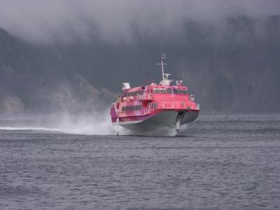 曇り空の式根島